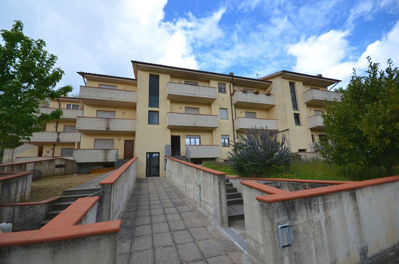 Amiata Immobiliare - Annuncio rif.CN 9 - AGENZIA IMMOBILIARE AMIATA - Case in vendita sul Monte Amiata - Affitti - Ville casali appartamenti in affitto - appartamenti in vendita sull amiata - REAL ESTATE