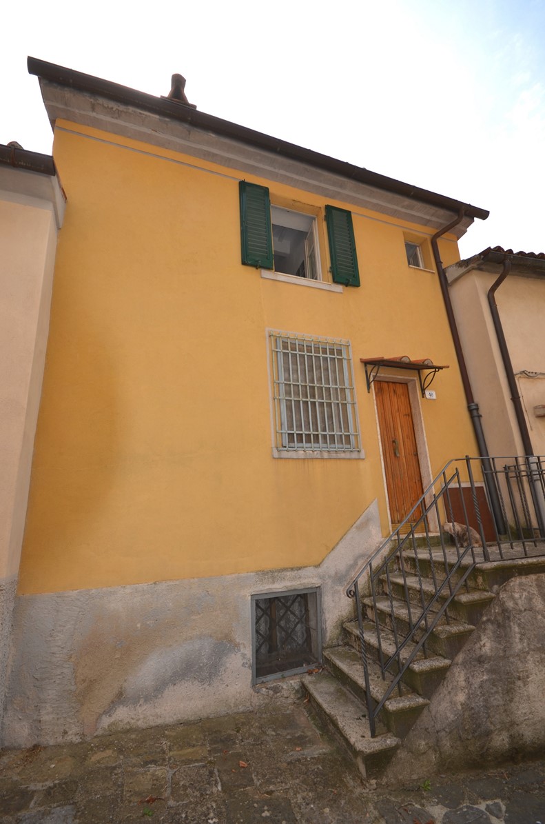 Amiata Immobiliare - Annuncio rif.R 13 - AGENZIA IMMOBILIARE AMIATA - Case in vendita sul Monte Amiata - Affitti - Ville casali appartamenti in affitto - appartamenti in vendita sull amiata - REAL ESTATE