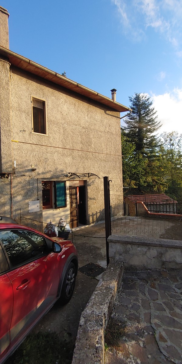 Amiata Immobiliare - Annuncio rif.SE 46 - AGENZIA IMMOBILIARE AMIATA - Case in vendita sul Monte Amiata - Affitti - Ville casali appartamenti in affitto - appartamenti in vendita sull amiata - REAL ESTATE