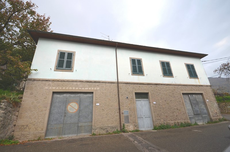 Amiata Immobiliare - Annuncio rif.A 367 - AGENZIA IMMOBILIARE AMIATA - Case in vendita sul Monte Amiata - Affitti - Ville casali appartamenti in affitto - appartamenti in vendita sull amiata - REAL ESTATE