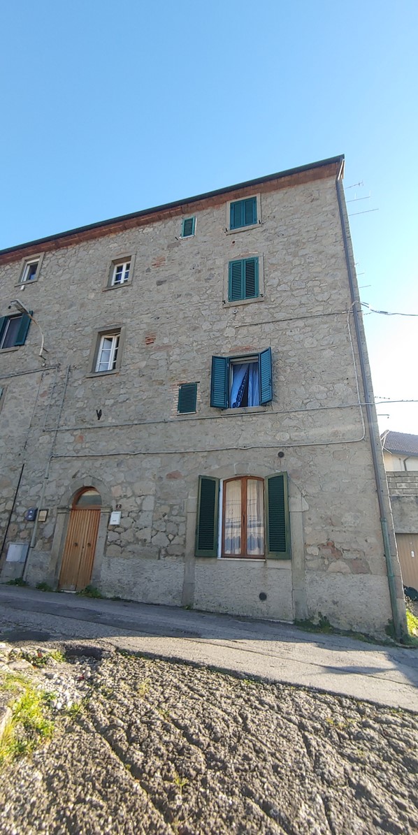 Amiata Immobiliare - Annuncio rif.C 112 - AGENZIA IMMOBILIARE AMIATA - Case in vendita sul Monte Amiata - Affitti - Ville casali appartamenti in affitto - appartamenti in vendita sull amiata - REAL ESTATE